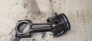 Tłok z korbowodem korbowód Peugeot 307 2.0 HDI 1