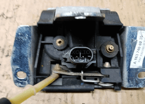 Zamek klapy bagażnika Mercedes ML W163 A1637400235 4