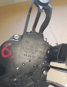 SILNICZEK WYCIERACZKI TYŁ SAAB 9-3 nr 0390201595 2