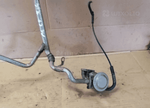 Zawór EGR przewód rurka Audi A6 C5 2.4 V6 078131831B 3