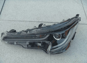 Toyota corolla E21 hb kombi lampa full led prawa lewa 81150-02S70 3