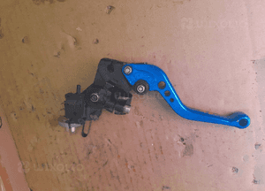 Akcesoryjna klamka sprzęgła z mocowaniem do kierownicy 5