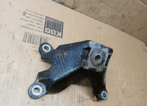 Łapa podpora silnika Audi A6 C6 3.2 FSI 4F0199307M 3