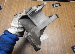 Łapa 06B903143F Podstawa Mocowanie Alternatora Sprezarki 1.6 Audi A4 B5 VW Passat 7