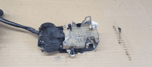 Zamek lewy przód przedni lewy Mazda Premacy 4
