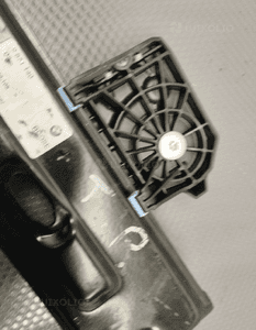 BMW F44 PODNOSNIK SZYBY TYŁ PRAWY 9851140 9