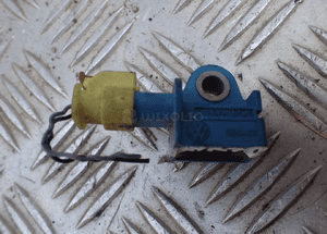 CZUJNIK UDERZENIA 5K0959351A - AUDI A4 A5 Q3 RADOM 1