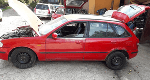 Mazda 323  323f BJ  Premacy Kielich przód przedni mocowanie nadkole 9