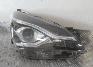 LAMPA PRZEDNIA PRZÓD PRAWA TOYOTA YARIS III 3 LIFT SOCZEWKA 2017-2020 19