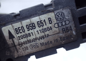 CZUJNIK UDERZENIOWY PRZOD AUDI A4 B6 8E0959651B RADOM 2
