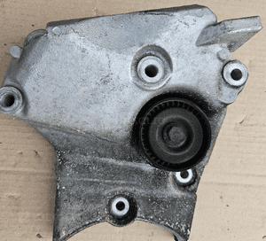Opel Astra J 4 IV 2.0 CDTI łapa silnika wspornik 428702815 3
