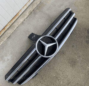 MERCEDES CLK 209  atrapa grill AMG logo znaczek 1
