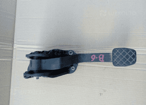 VW Passat B6 pedal sprzegla hamulca 4