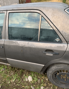 MERCEDES 124 maska Grill atrapa drzwi 2