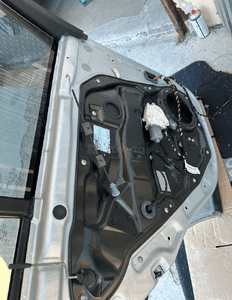MERCEDES ML 164 drzwi tylne lewe lakier  775 7