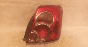 Tyl tylna lampa prawa toyota avensis T25 sedan 1