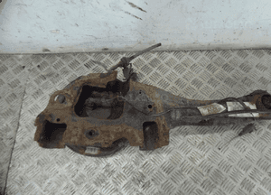 Ford focus MK3 1,6TDCI hb piasta zwrotnica lewa tylna 2