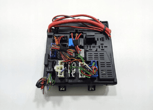 SKRZYNKA BEZPIECZNIKÓW PRZEKAŹNIKÓW BMW Z4 E85 8378113 2002-2006 2