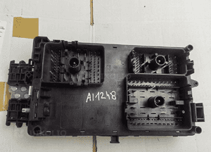 SKRZYNKA BEZPIECZNIKÓW PRZEKAŹNIKÓW INSIGNIA A 13275874 13222782 3