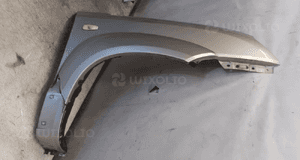 Hyundai Tucson I 1 błotnik PRAWY przedni przód SREBRNY  USZKODZONA LISTWA 3