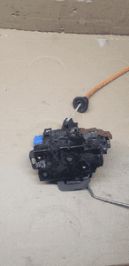 Zamek drzwi prawy przód przedni prawy Audi A3 8P 4E1837016 1