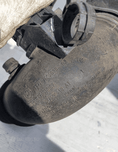 Bmw Z4 E89 2.0i przewód wąż rura powietrza 7613823 7605638 4