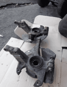 Mazda 323f 323 323p BA 94-98  Zwrotnica piasta Prawa lewa przednia prz 3