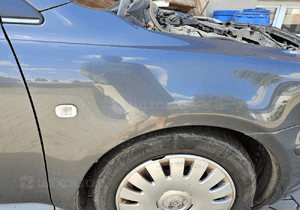 Toyota Avensis T25 błotnik przód przedni prawy  1F3 1
