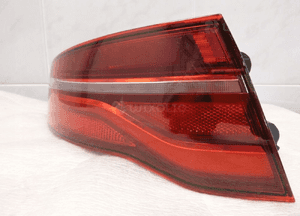Jaguar xe X760 lift 19- lampa tył tylna prawa 9