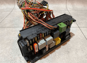 MERCEDES W212 MODUŁ SAM SKRZYNKA BEZPIECZNIKÓW BDB 6