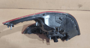 Lampa prawa tył tylna peugeot 308 T9 hb 9677817580 2