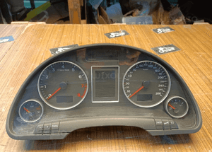 Licznik 8E0920901E Zegary Wskazniki Obudowa Europa 2.0 3.2 TFS FSI Audi A4 B7 5