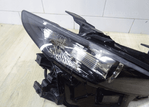 Lampa przód przednia prawa mazda iii 3 bp 8 pin 2
