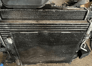 Chłodnica chłodnice komplet z wentylatorem 6W93-19E839 Jaguar XJ X350 X358 2.7 D 3