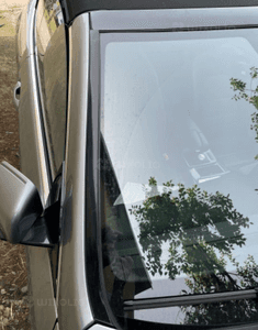 Mercedes E 207 cabrio listwa szyby przedniej przód zgarniajace chrom 2