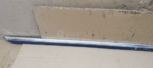 Listwa zgarniająca drzwi prawy przód chrom VW Passat B5 FL 3B0837476 2