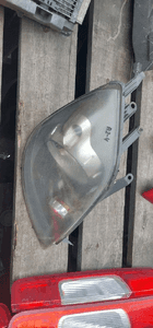 Przod przednia lampa prawa ford fiesta MK6 1