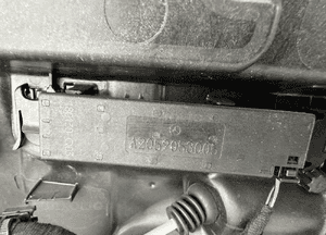 MERCEDES S 222 long drzwi tył tylne  zamek lewe  keyless klamka biała   perła 799 8