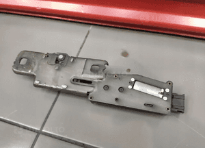 Audi Q7 4L zamek dociąg klapy bagażnika siłownik rygiel 4F9827383E oryginał 6