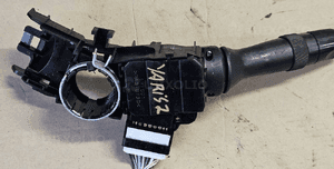 Toyota Yaris II 2 P9 przełącznik pod kierownicę świateł kierunkowskazów 3