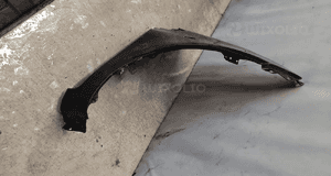Błotnik przód przedni prawy toyota yaris 2 ii 209 czarny 2