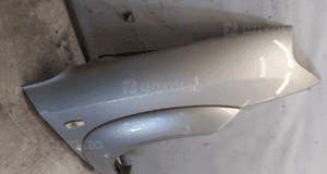 Hyundai Tucson I 1 błotnik PRAWY przedni przód SREBRNY  USZKODZONA LISTWA 2