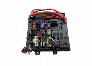 SKRZYNKA BEZPIECZNIKÓW PRZEKAŹNIKÓW BMW Z4 E85 8378113 2002-2006 1