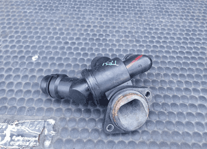 Obudowa Termostat Y2495002 06D121133C Krociec Czujnik Przewod Waz 2.0 TFSI Audi A4 B7 A6 C6 9
