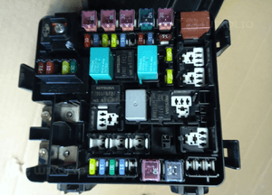 Honda CRv CR-V II 2.2 CTDI skrzynka bezpiecznikow 2