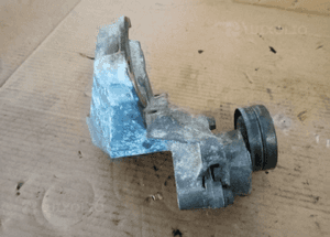 Łapa silnika napinacz Opel Vectra B 1.6 16V 90502772 1