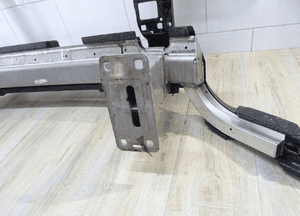 Audi Q7 Q8 pas przedni wzmocnienie 4M0805594A 6