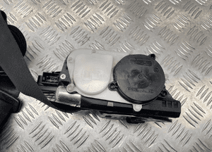 MERCEDES W213 PAS BEZPIECZENSTWA PRAWY PRZÓD NAPINACZ A2138605600 8