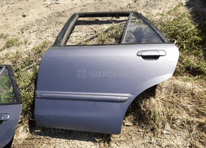 Mazda 323f bj  HB 98-03 Drzwi  lewe tył tylne w kolor  szyba 1