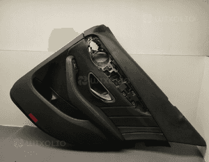 Mercedes W205 boczek prawy tył tylny 1